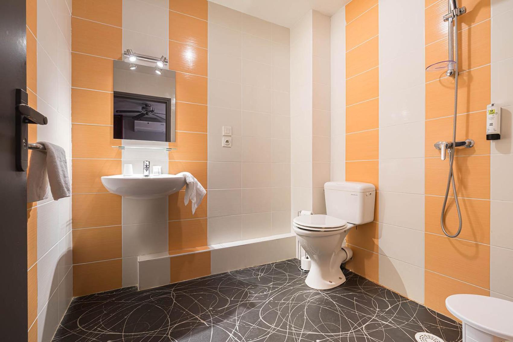 Logis Hotel Restaurant L'Abri Blavozy Екстериор снимка